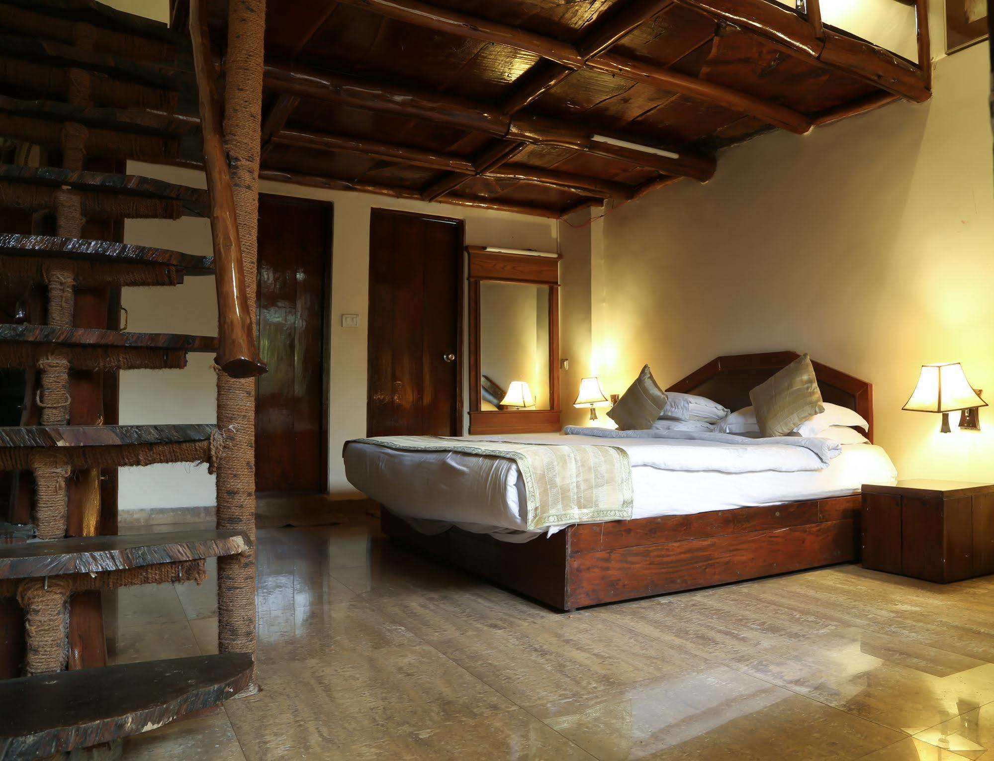 Ravine Hotel Panchgani Exterior photo