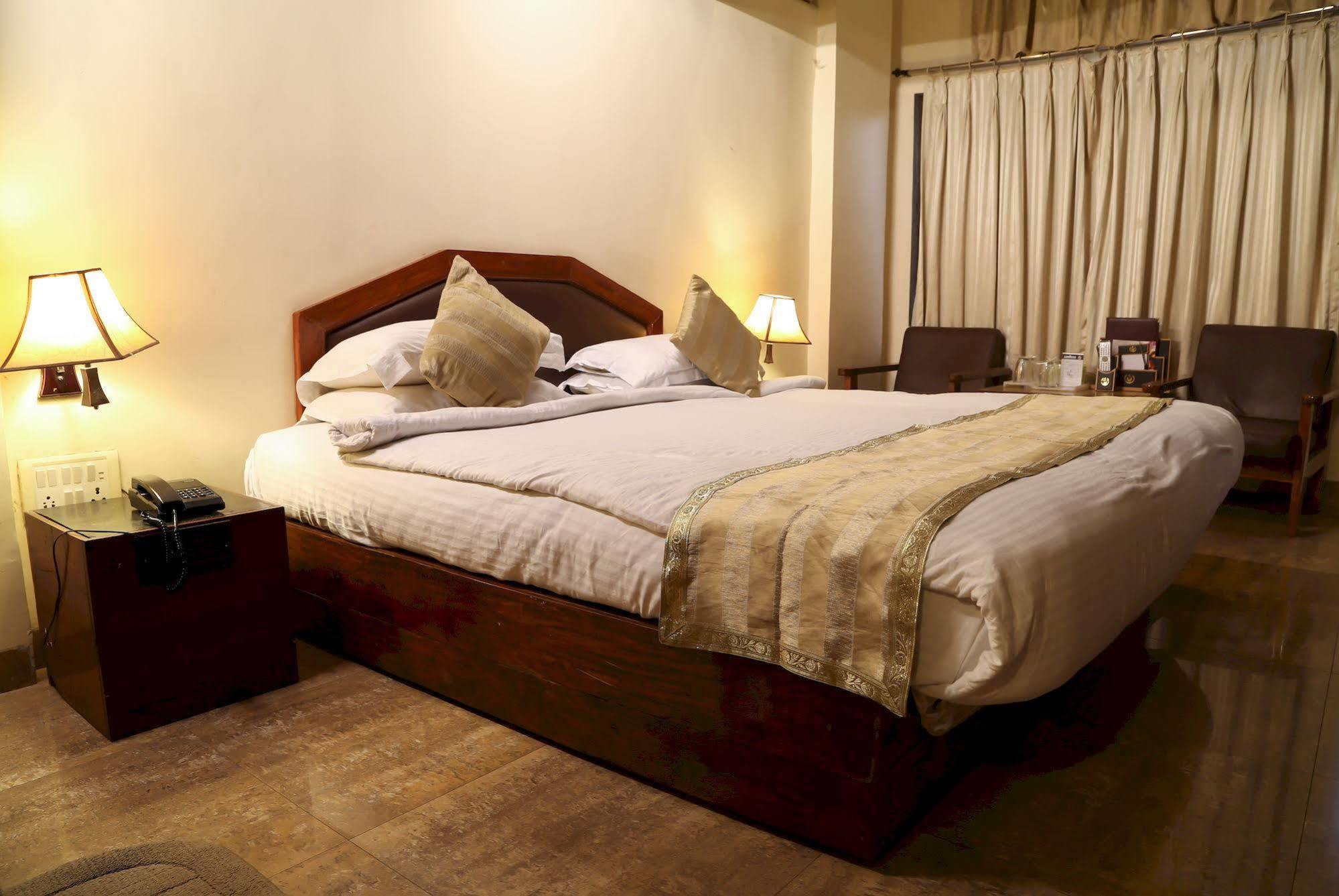 Ravine Hotel Panchgani Exterior photo