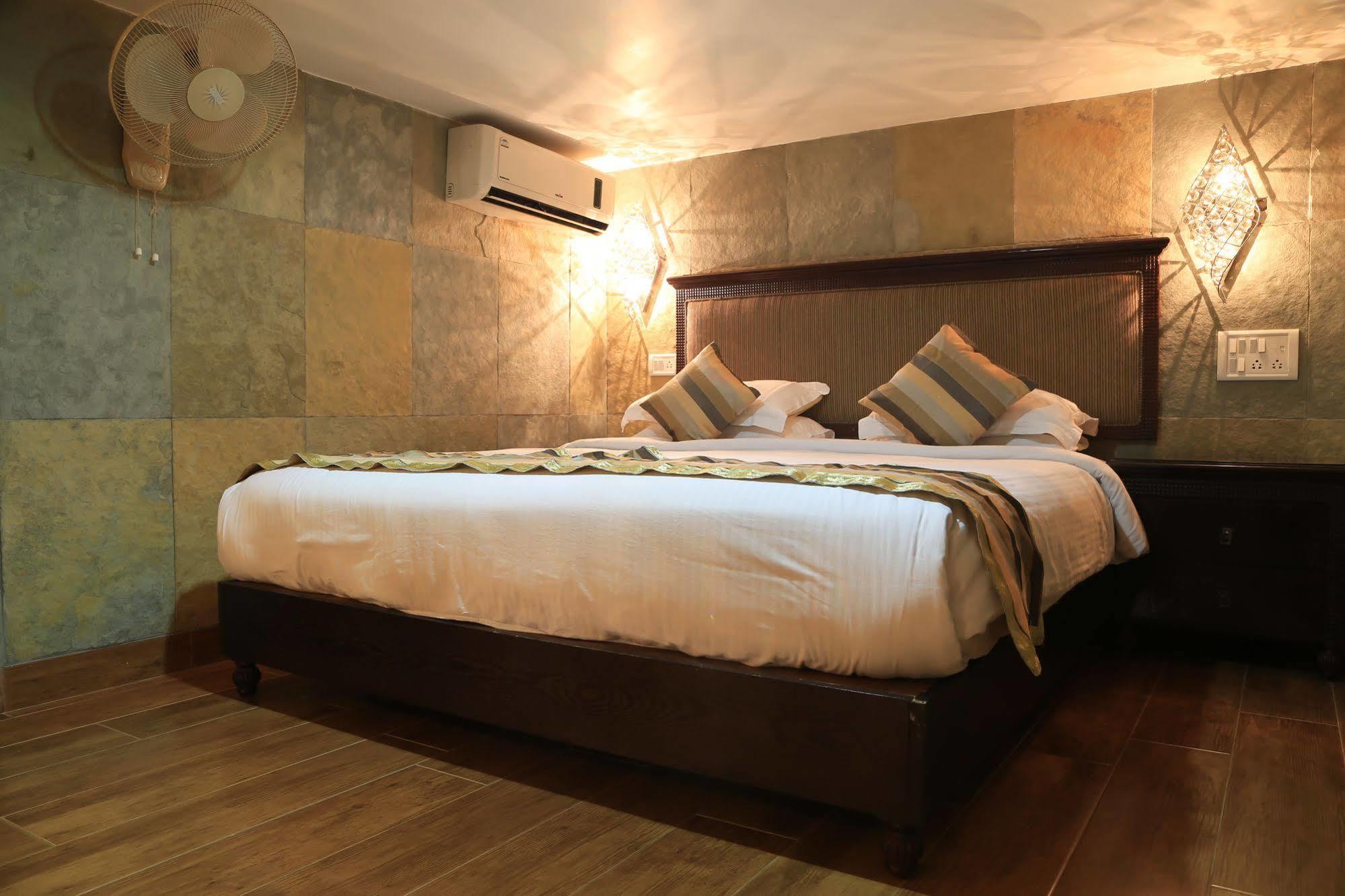 Ravine Hotel Panchgani Exterior photo