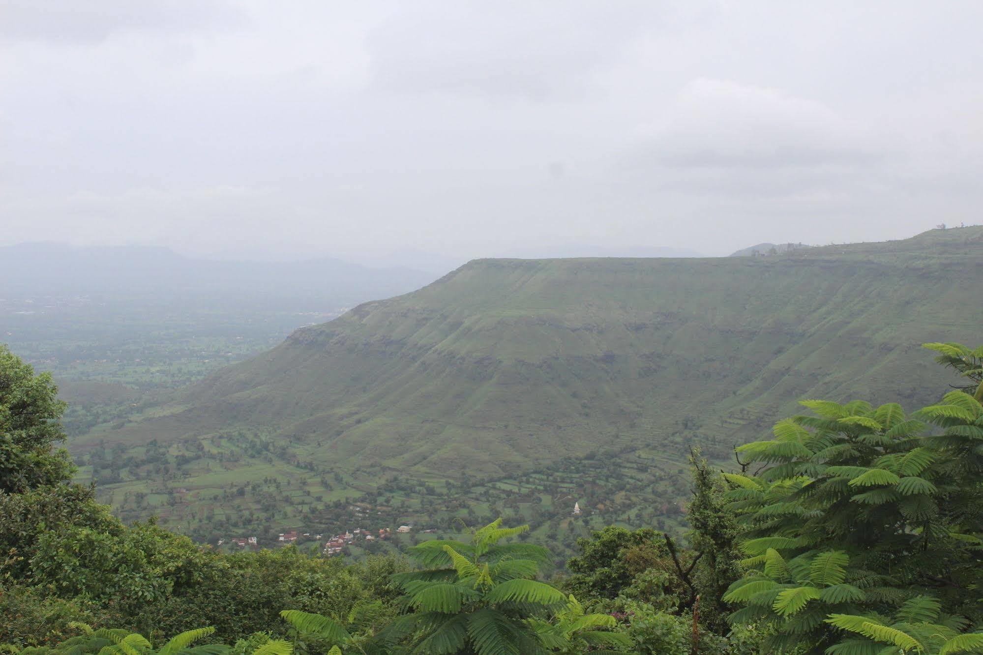 Ravine Hotel Panchgani Exterior photo